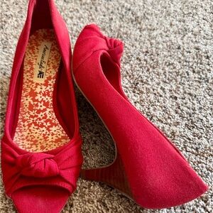 American Eagle Outfitters Women's Red Knotted heels